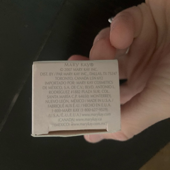 4/$25 Mary Kay Medium coverage foundation- 1 oz size Ivory in box. 1 box left - Picture 7 of 7